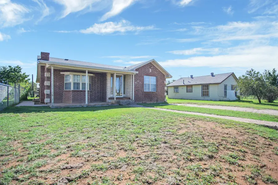 906 N 3rd Street, Brownfield, TX 79316 - #3