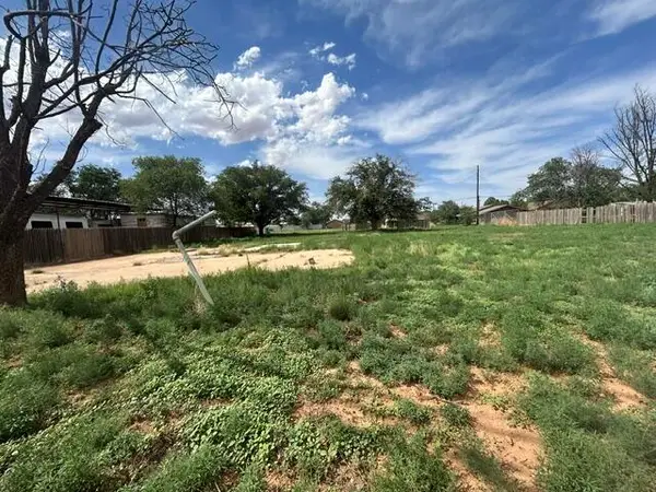 111-113 E 8th Street, Sundown, TX 79372