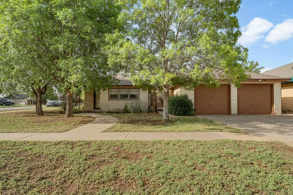 202 11th Street, Levelland, TX 79336 - #1