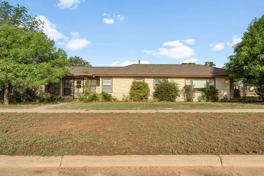 202 11th Street, Levelland, TX 79336 - #2