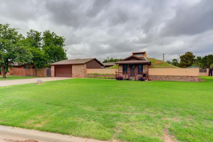 707 W 8th Street, Idalou, TX 79329 - #2