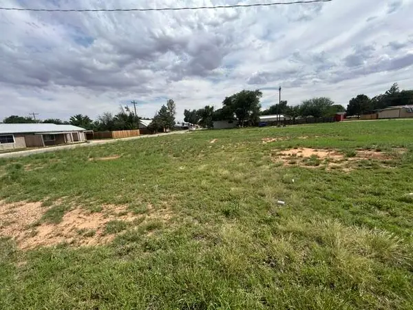 202-208 E Stanolind Street, Sundown, TX 79372
