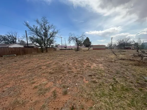 406 E Stanolind Street, Sundown, TX 79372
