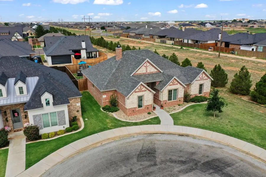 501 Buckingham Avenue, Wolfforth, TX 79382 - #3