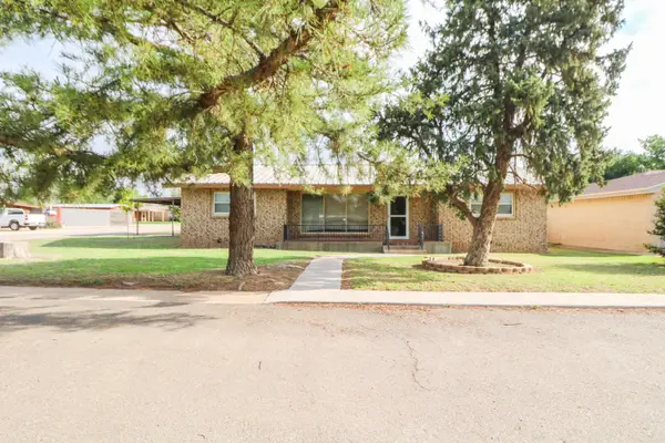 701 NE 1st Street, Earth, TX 79031