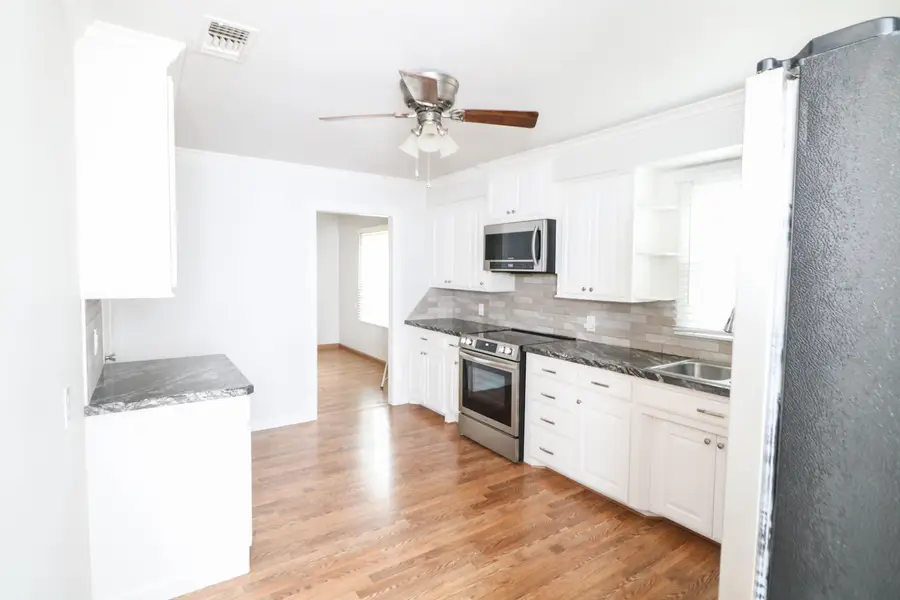 701 NE 1st Street, Earth, TX 79031 - #3