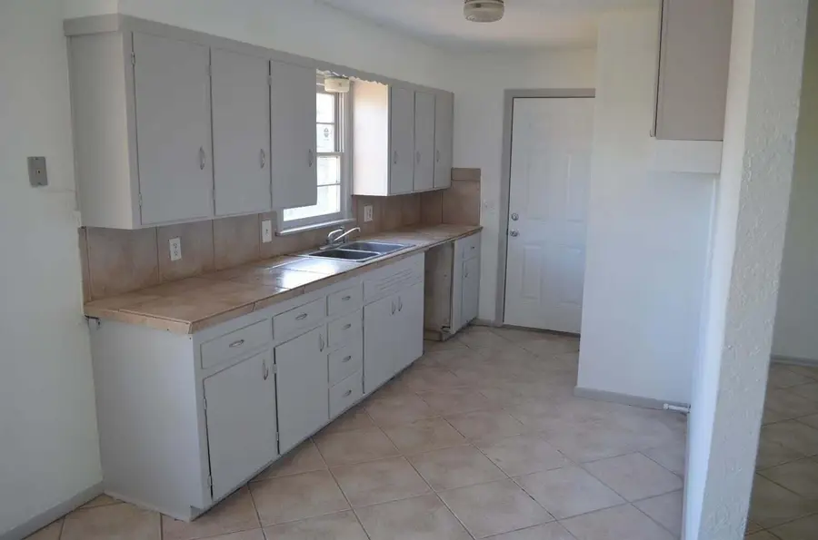 2018 E 28th Street, Lubbock, TX 79404 - #2