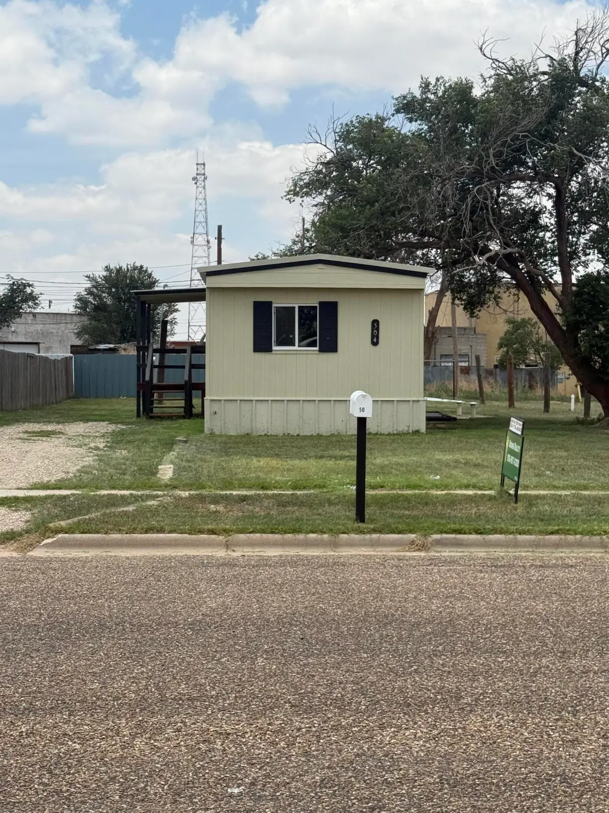 504 Avenue E, Levelland, TX 79336 - #1