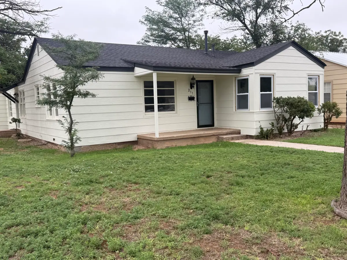 211 11th Street, Levelland, TX 79336 - #1