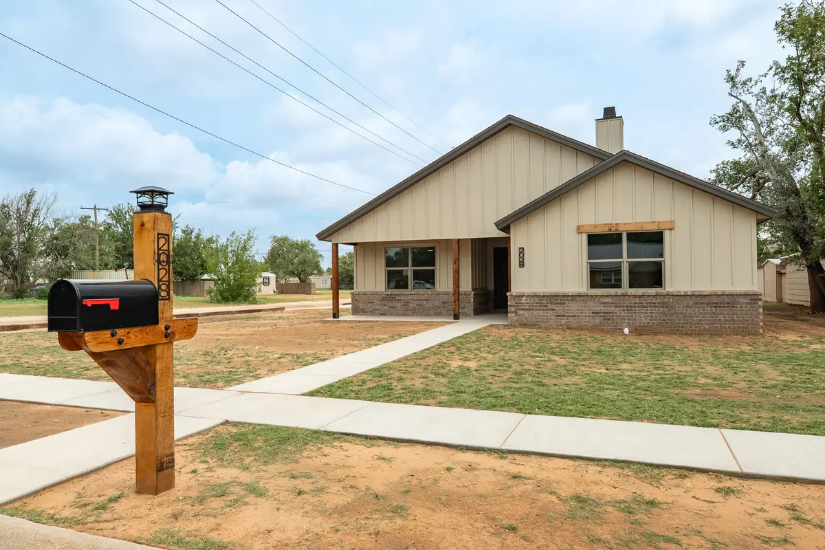 2028 N 5th Street, Tahoka, TX 79373 - #1