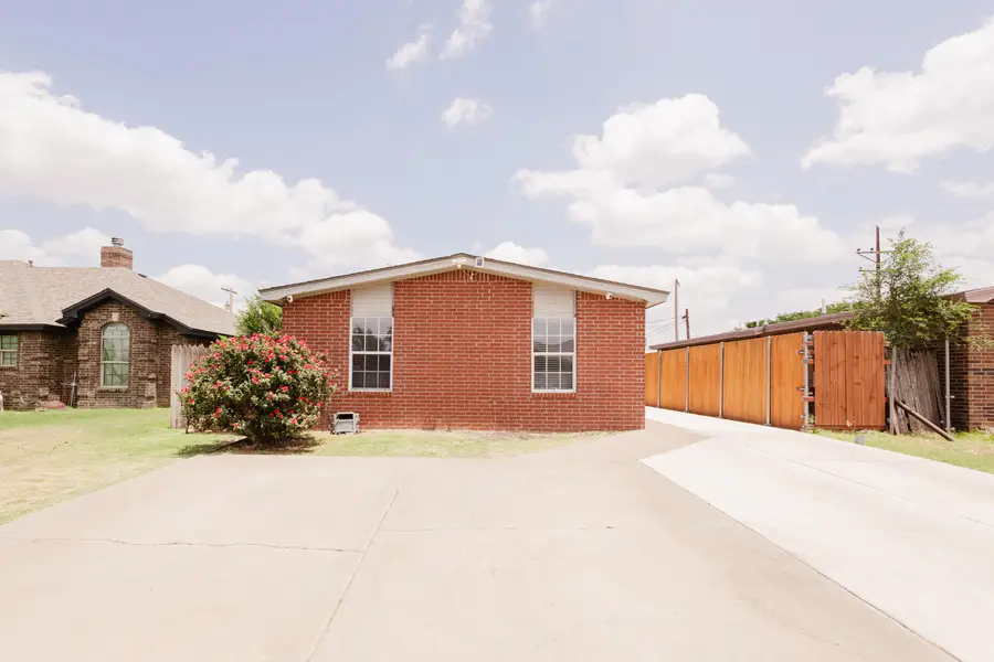 614 Locust Street, Idalou, TX 79329 - #2