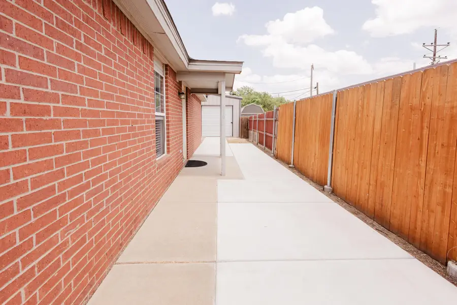 614 Locust Street, Idalou, TX 79329 - #3
