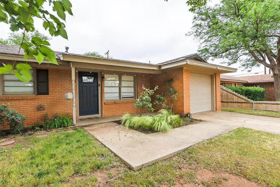 406 Bangor Avenue, Lubbock, TX 79416 - #2