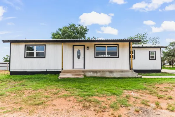 401 E 8th Street, Sundown, TX 79372