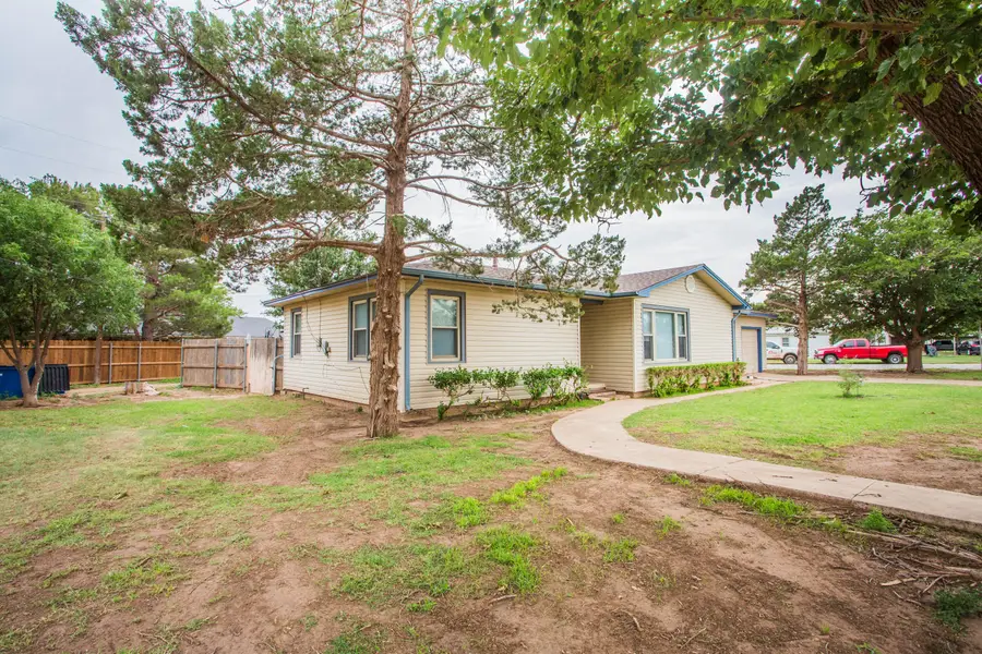 402 17th Street, Levelland, TX 79336 - #2
