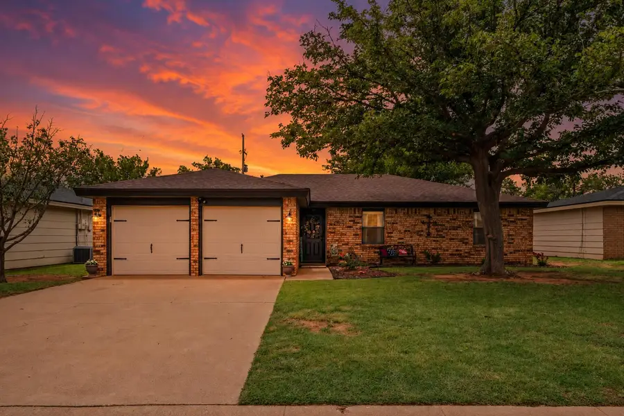 318 Walnut Street, Levelland, TX 79336 - #2