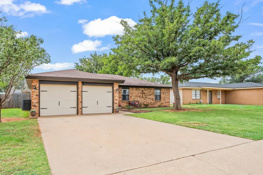 318 Walnut Street, Levelland, TX 79336 - #3