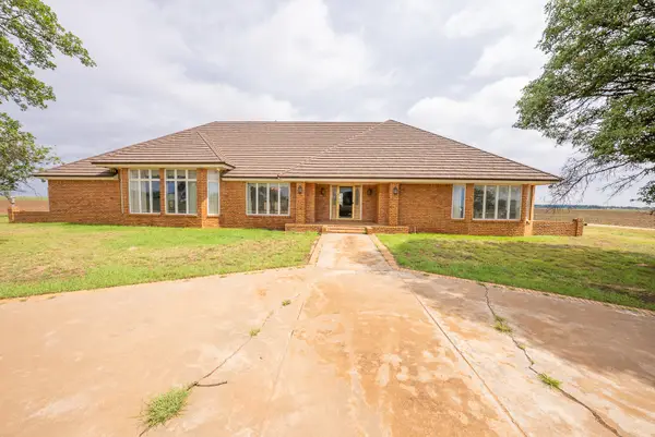 2210 W Division Street, Slaton, TX 79364