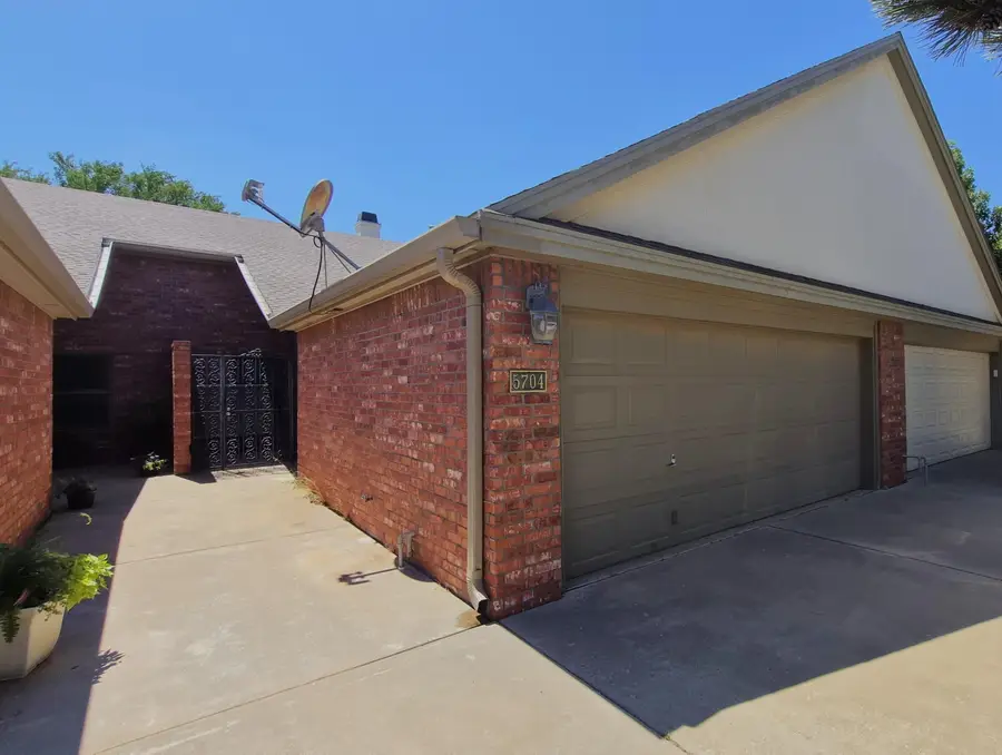 5704 York Avenue, Lubbock, TX 79414 - #2