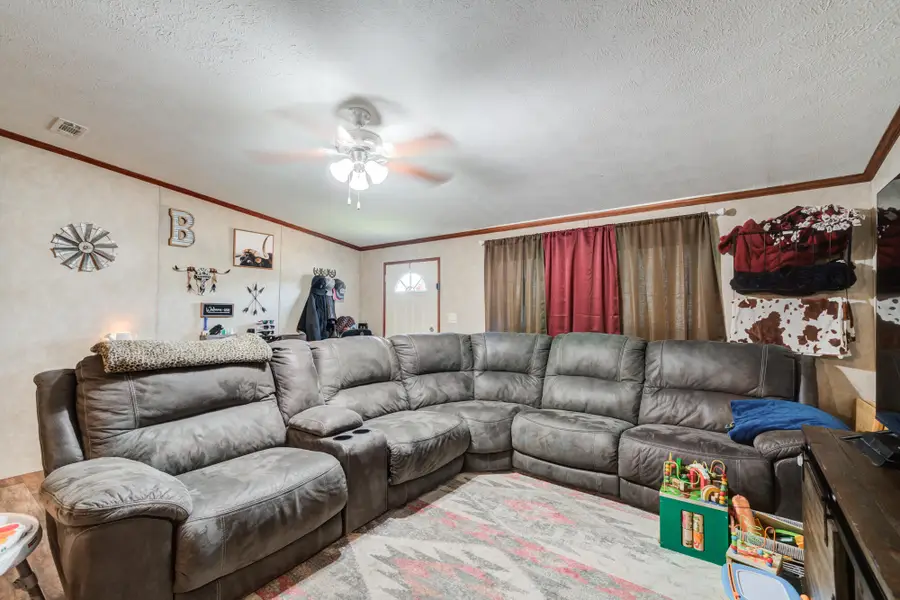 104 E Cragin Street, Sundown, TX 79372 - #3