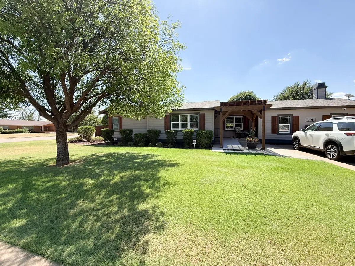 101 N Van Buren Avenue, Lorenzo, TX 79343 - #1
