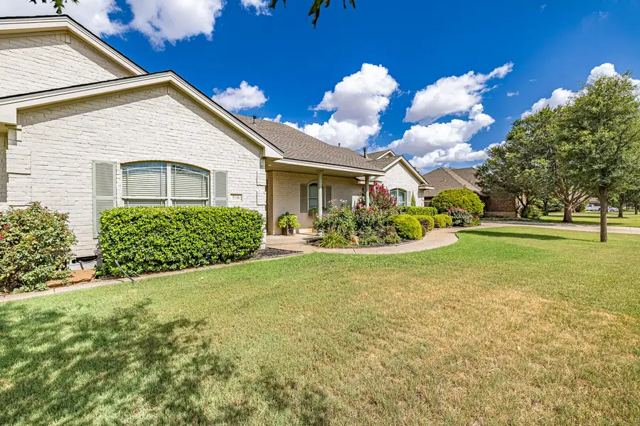 516 Avenue R, Shallowater, TX 79363 - #2