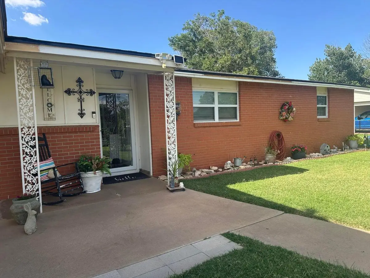 516 W 1st Street, Hale Center, TX 79041 - #1