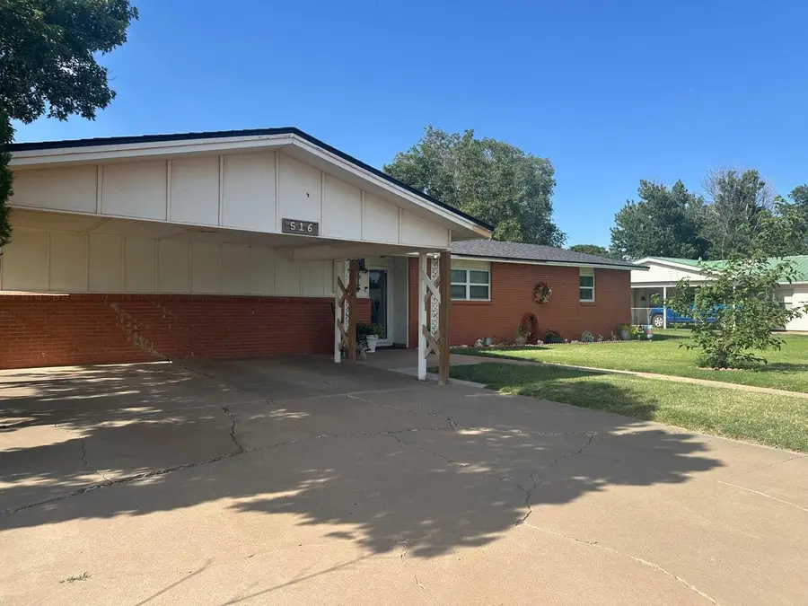 516 W 1st Street, Hale Center, TX 79041 - #3