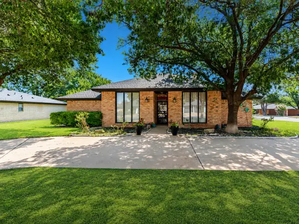 2041 Longhorn Drive, Levelland, TX 79336