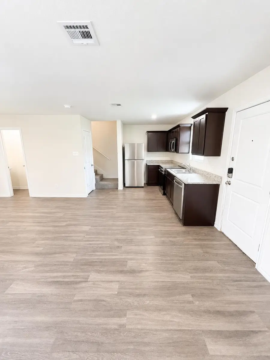 404 N Zenith Avenue, Lubbock, TX 79403 - #3