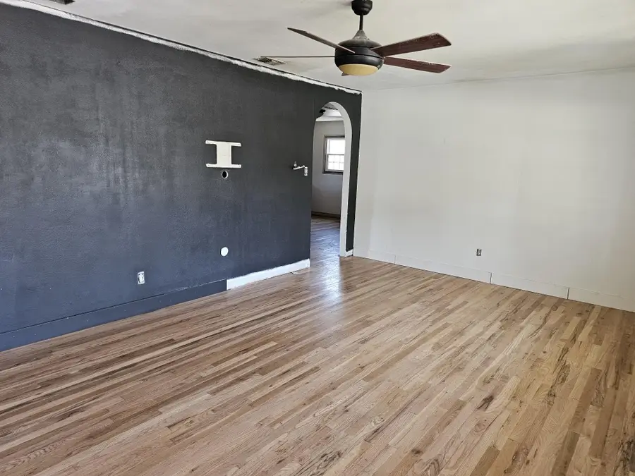 112 Holly Street, Levelland, TX 79336 - #2