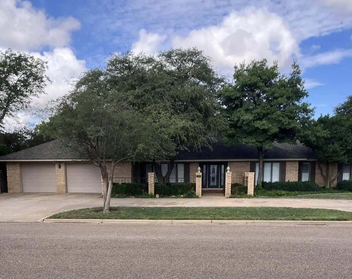 203 N Navasota Drive, Plainview, TX 79072 - #1