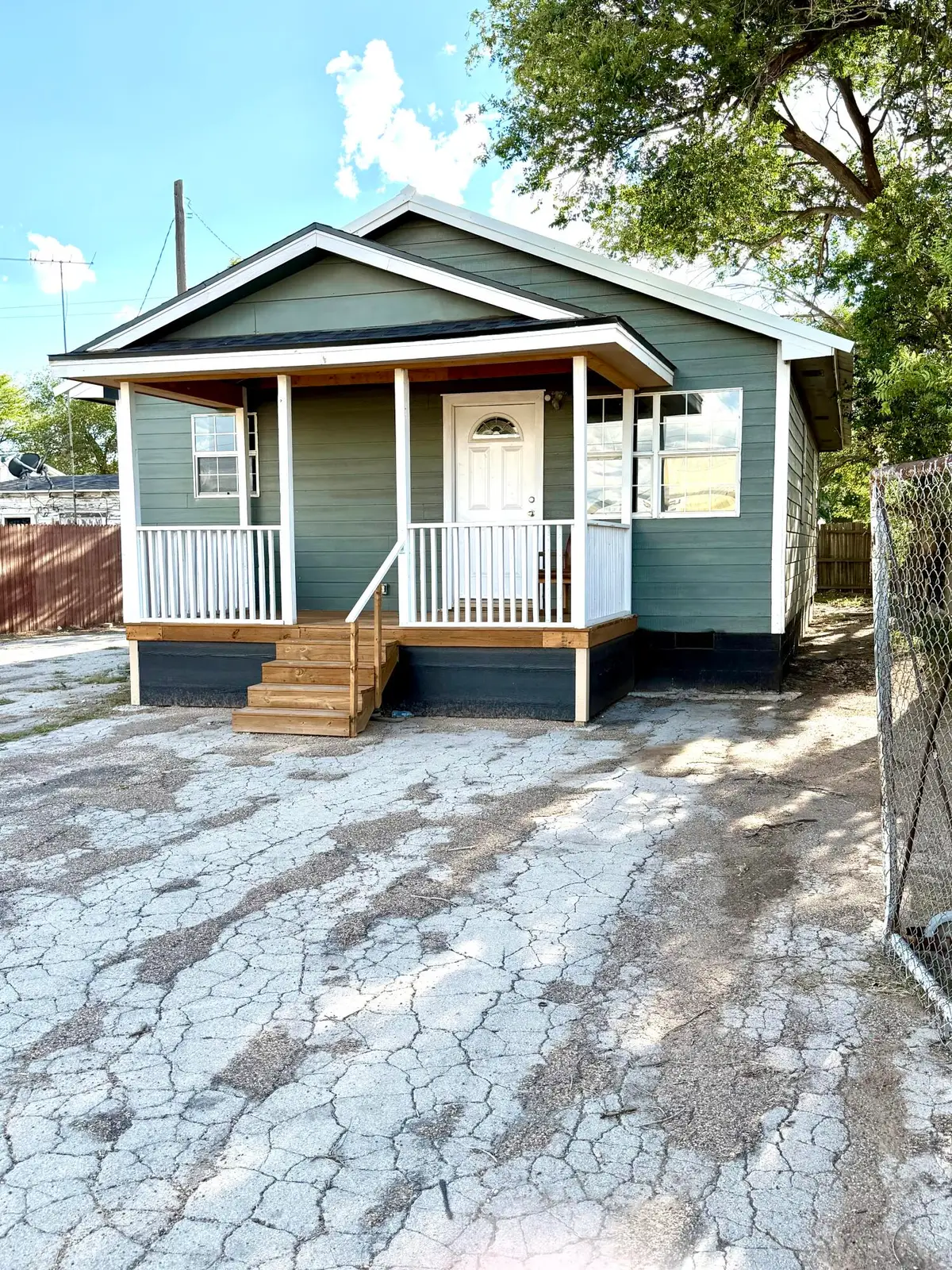 911 N Date Street, Plainview, TX 79072 - #1