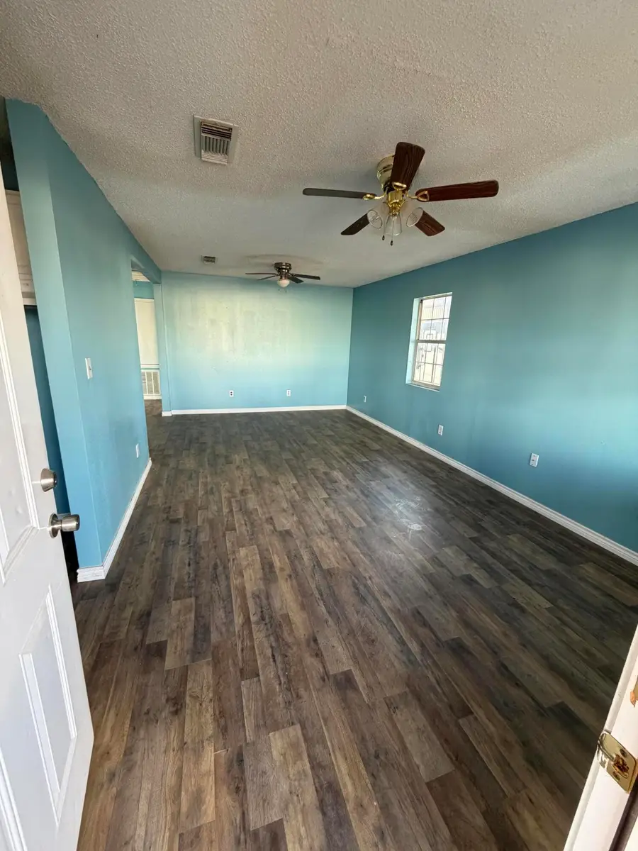 911 N Date Street, Plainview, TX 79072 - #3
