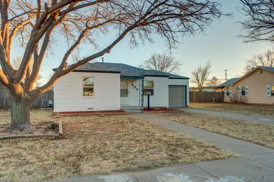 806 E Lons Street, Brownfield, TX 79316 - #3