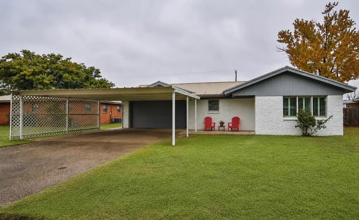 1205 9th Street, Shallowater, TX 79363 - #1