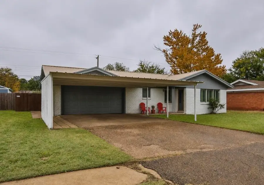 1205 9th Street, Shallowater, TX 79363 - #2