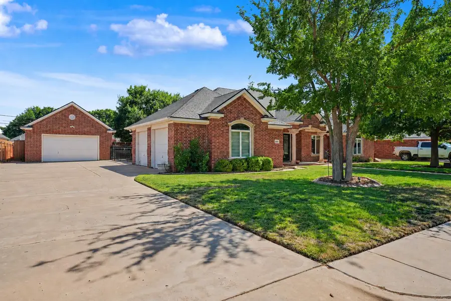 1414 10th Street, Shallowater, TX 79363 - #2
