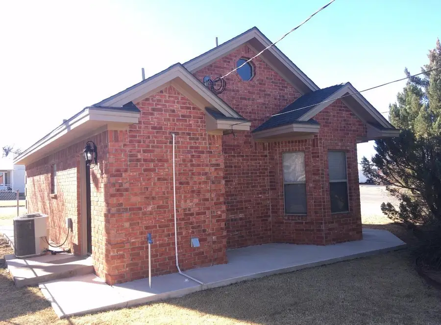 101 SE 6th Street, Plainview, TX 79072 - #2