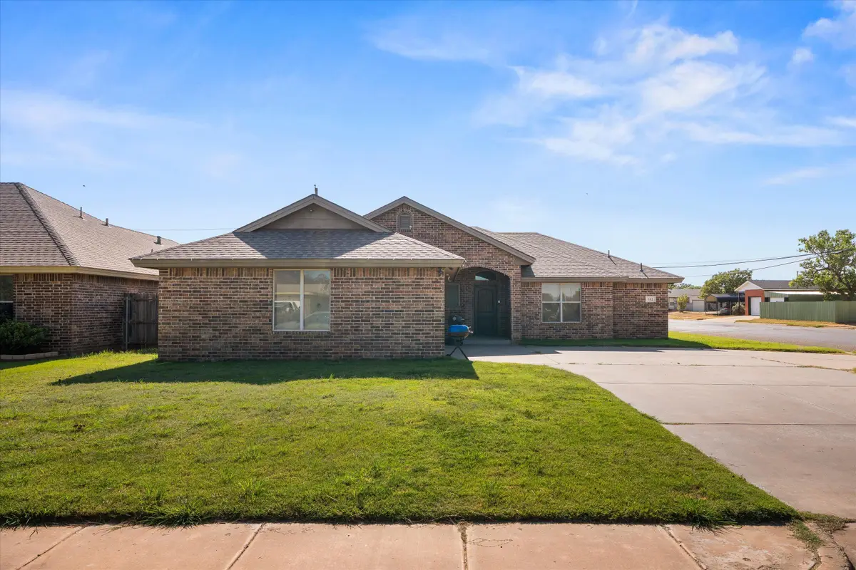 102 Gary Avenue, Levelland, TX 79336 - #1