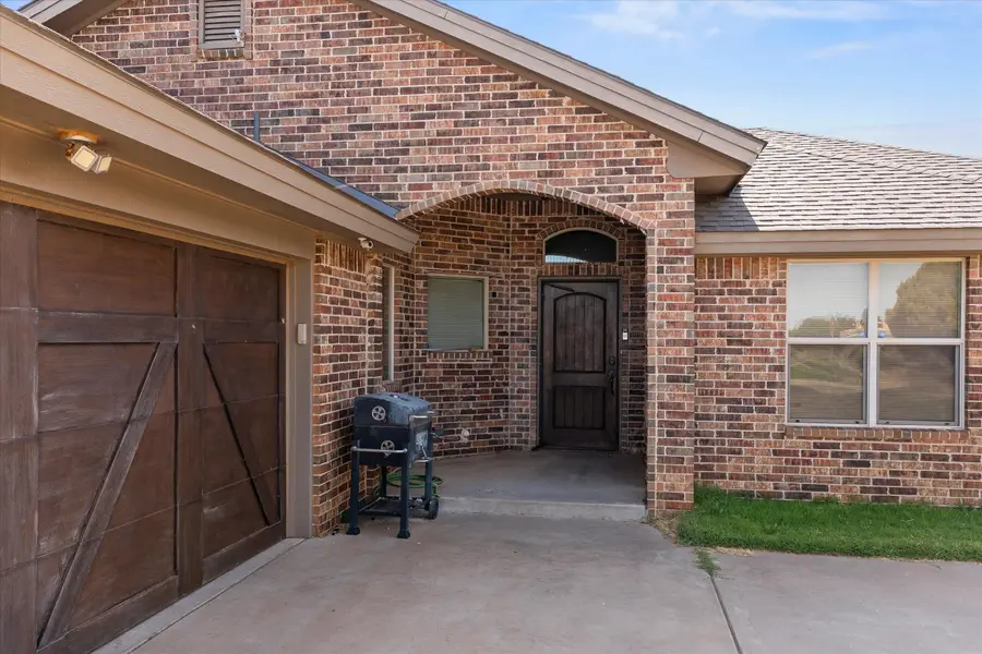 102 Gary Avenue, Levelland, TX 79336 - #3
