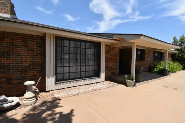 1209 8th Street, Shallowater, TX 79363