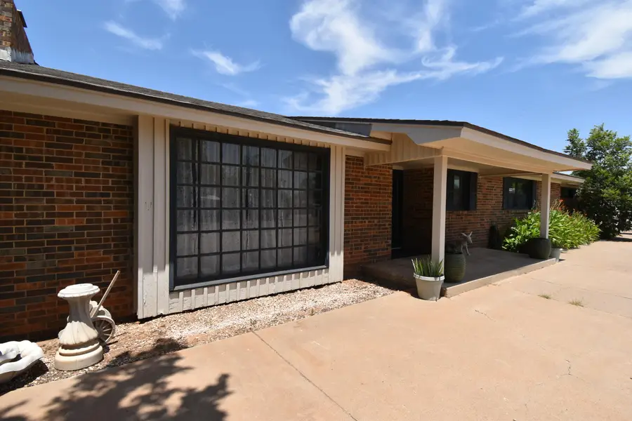 1209 8th Street, Shallowater, TX 79363 - #2