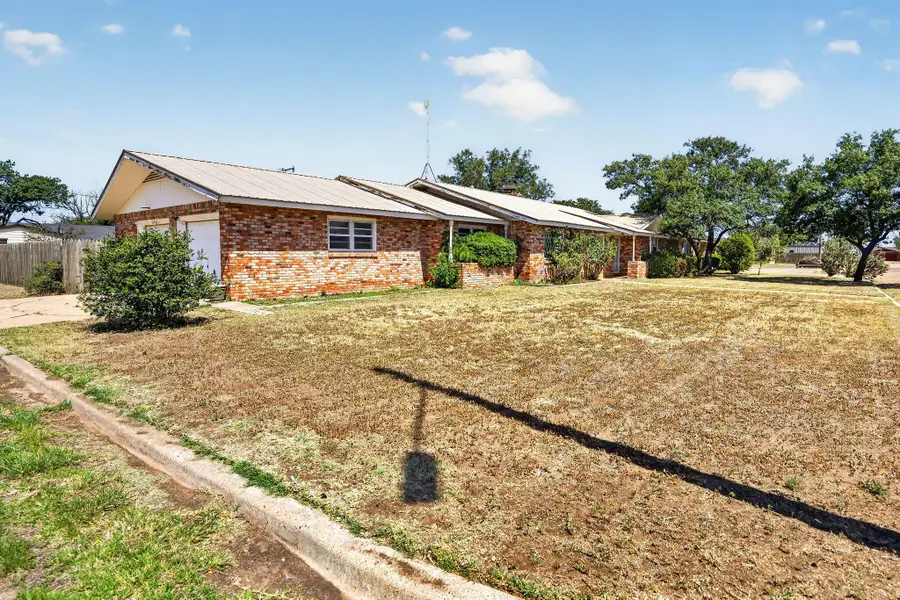 1503 Avenue K, Ralls, TX 79357 - #3