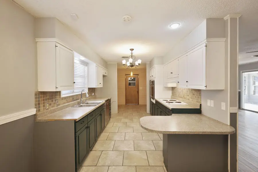 812 Holliday Street, Plainview, TX 79072 - #3