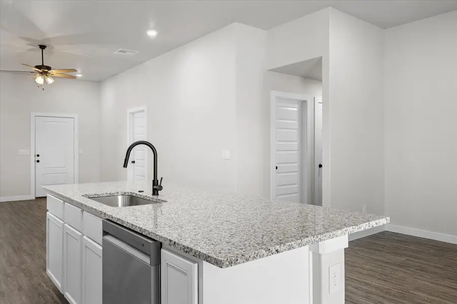 611 E 16th Street, Wolfforth, TX 79382 - #2