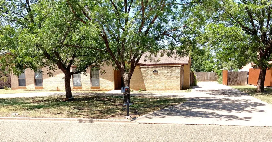 1405 Itasca Street, Plainview, TX 79072 - #2