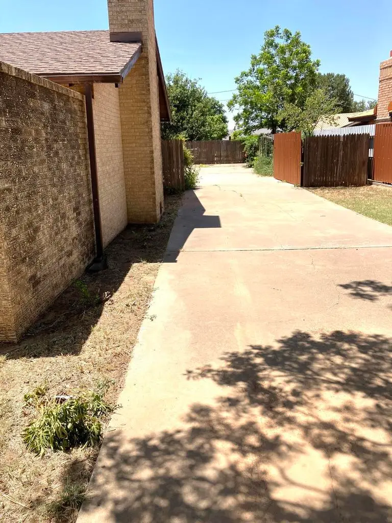 1405 Itasca Street, Plainview, TX 79072 - #3