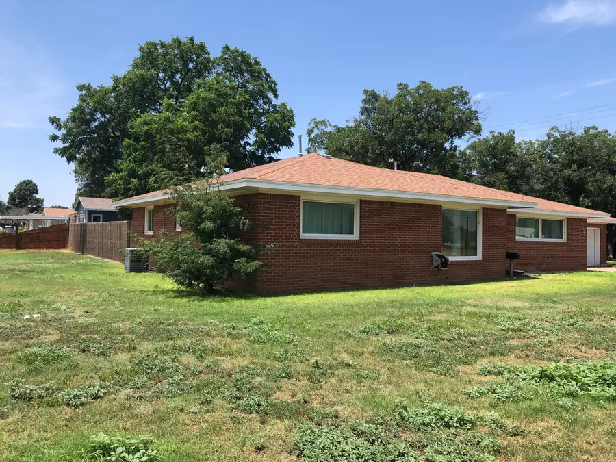 804 S Broadway Street, Plainview, TX 79072 - #2