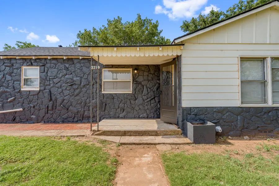 2219 N 5th Street, Tahoka, TX 79373 - #3